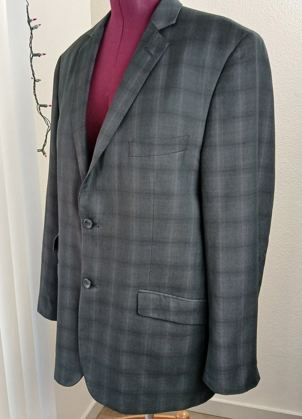 Marc Ecko Cut & Sew Two-Button Plaid Sport Coat size 44R charcoal plaid